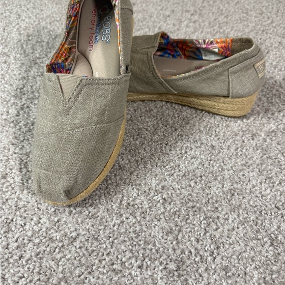 BOBS by Skechers Women’s Wedge Shoes – Taupe Canvas, Size 8 - Picture 3 of 8